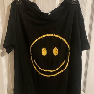 Women’s smiley face t-shirt size M